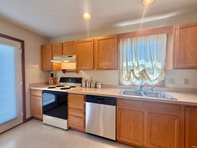 6200 Summit Pointe Way, Newburgh, IN 47630