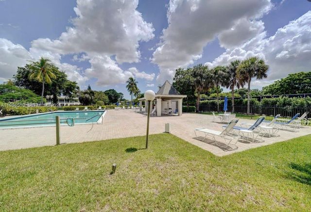 2703 Nassau Bnd E2, Coconut Creek, FL 33066