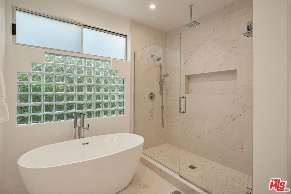Image 13 of property listing at 611 Pacific Street, Santa Monica, CA 90405