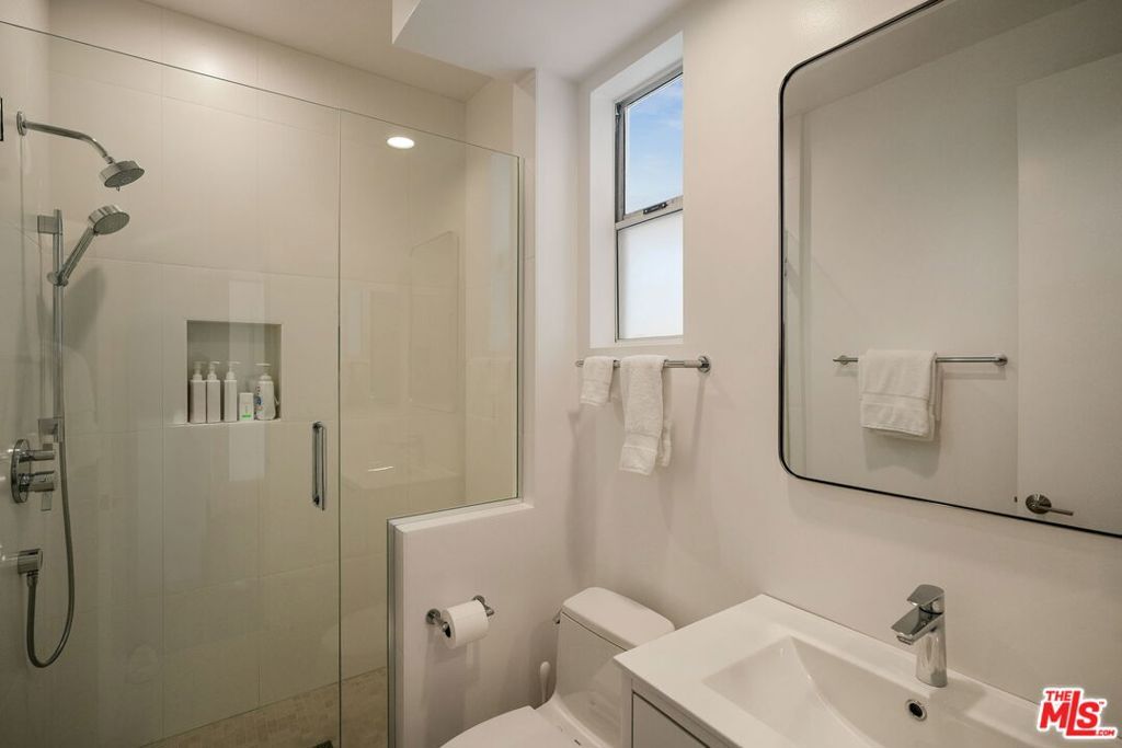 Image 18 of property listing at 611 Pacific Street, Santa Monica, CA 90405
