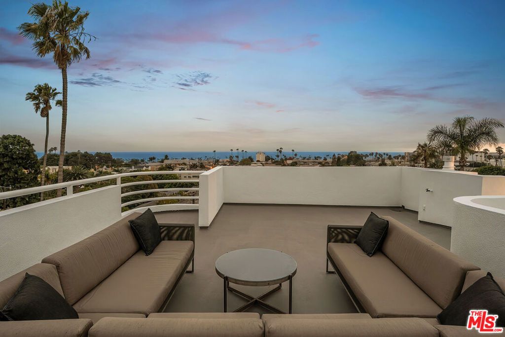 Image 2 of property listing at 611 Pacific Street, Santa Monica, CA 90405