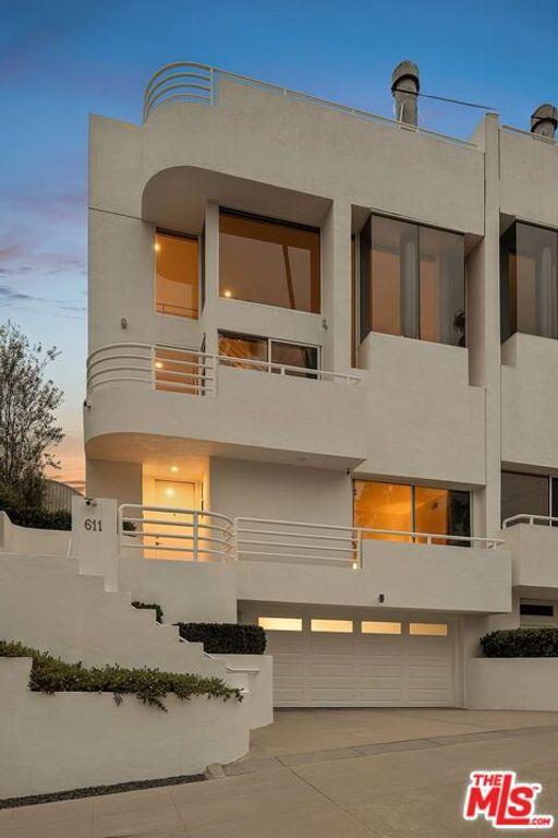 Image 24 of property listing at 611 Pacific Street, Santa Monica, CA 90405