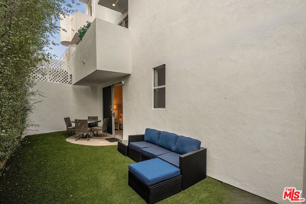 Image 4 of property listing at 611 Pacific Street, Santa Monica, CA 90405