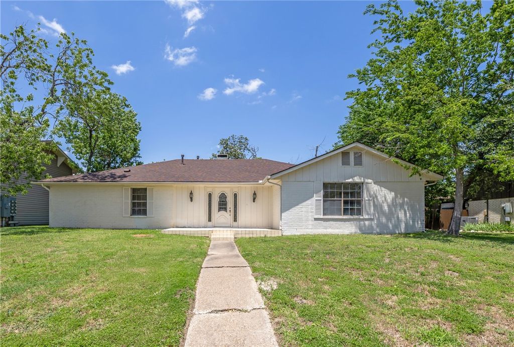 2201 Barak Lane, Bryan, TX 77802