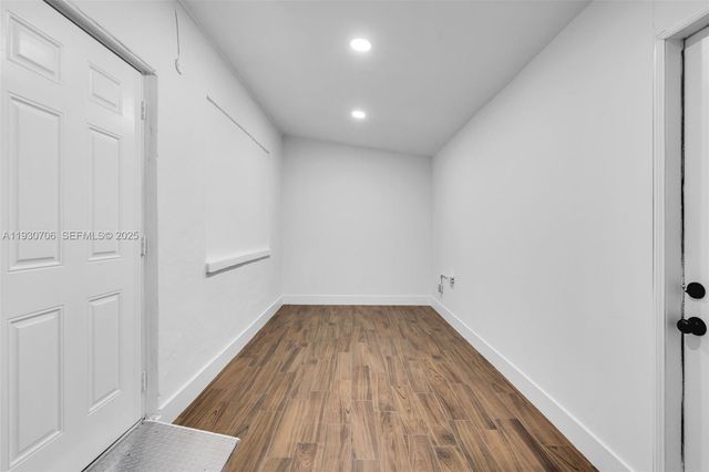 8930 SW 40th St, Miami, FL 33165