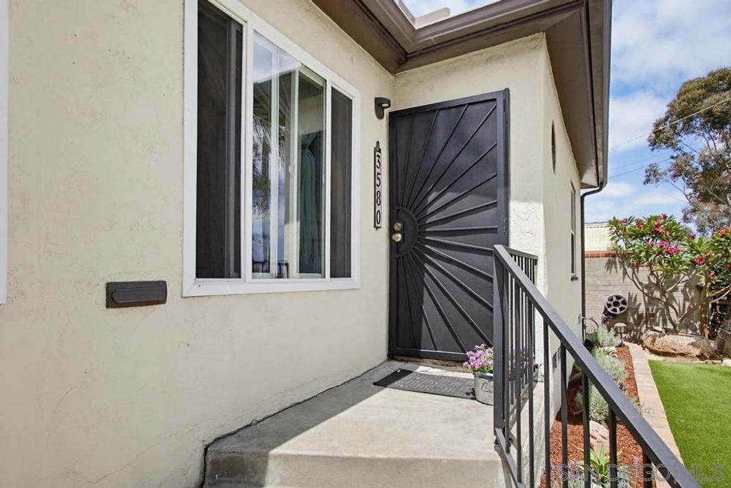 Image 10 of property listing at 3580 Redwood St, San Diego, CA 92104