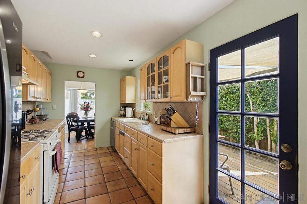 Image 18 of property listing at 3580 Redwood St, San Diego, CA 92104