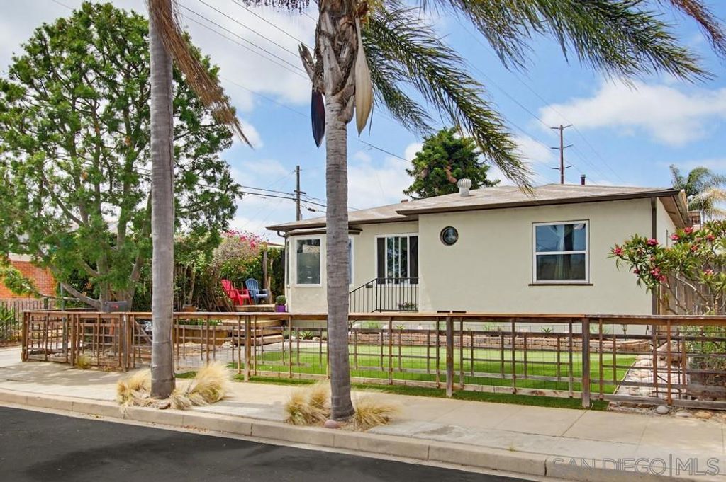 Image 4 of property listing at 3580 Redwood St, San Diego, CA 92104