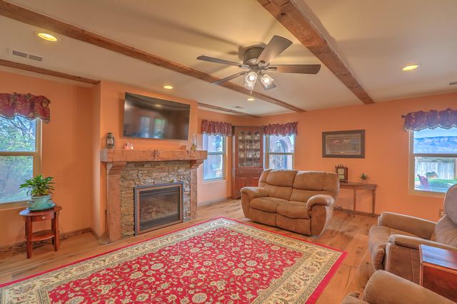 714 10th Street NE, Rio Rancho, NM 87124