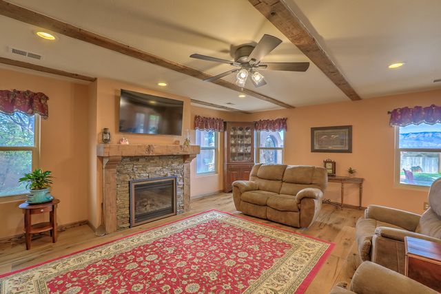 714 10th Street NE, Rio Rancho, NM 87124