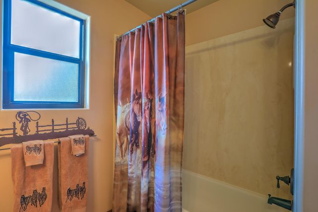 714 10th Street NE, Rio Rancho, NM 87124