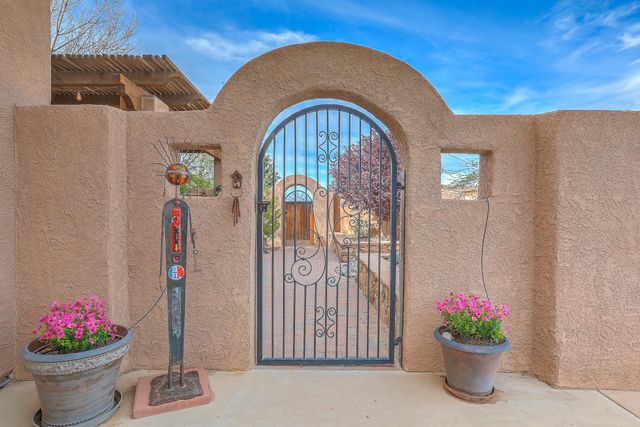 714 10th Street NE, Rio Rancho, NM 87124