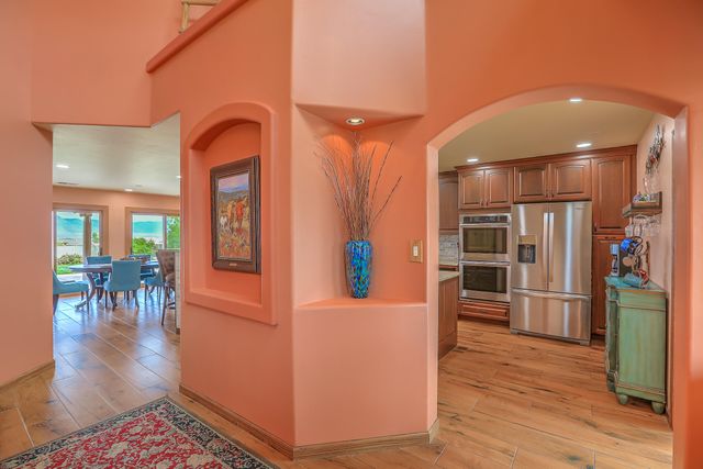 714 10th Street NE, Rio Rancho, NM 87124