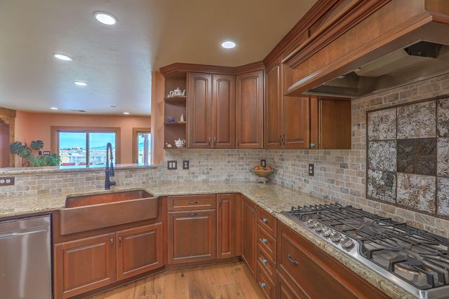 714 10th Street NE, Rio Rancho, NM 87124