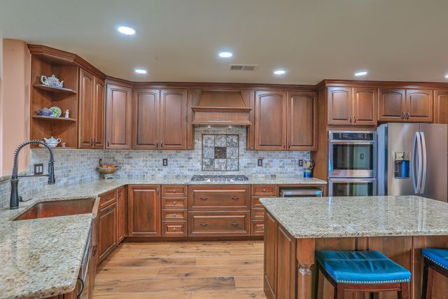 714 10th Street NE, Rio Rancho, NM 87124