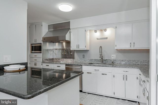 8606 BOUND BROOK LN, Alexandria, VA 22309