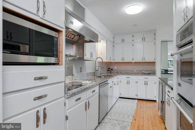 8606 BOUND BROOK LN, Alexandria, VA 22309