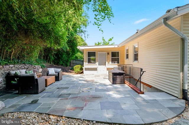 8606 BOUND BROOK LN, Alexandria, VA 22309