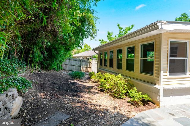 8606 BOUND BROOK LN, Alexandria, VA 22309