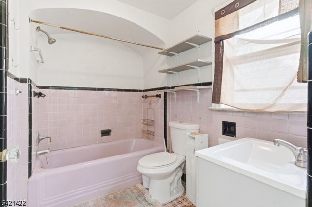 327 Field Pl, Hillside Twp., NJ 07205