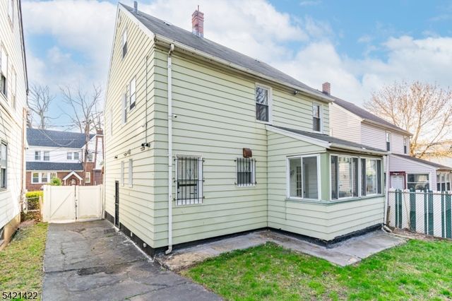 327 Field Pl, Hillside Twp., NJ 07205