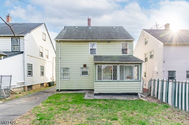 327 Field Pl, Hillside Twp., NJ 07205