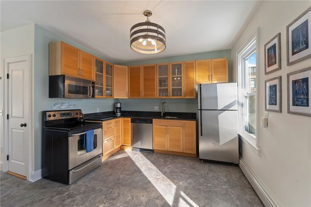 15 Narragansett Avenue 2, Newport, RI 02840