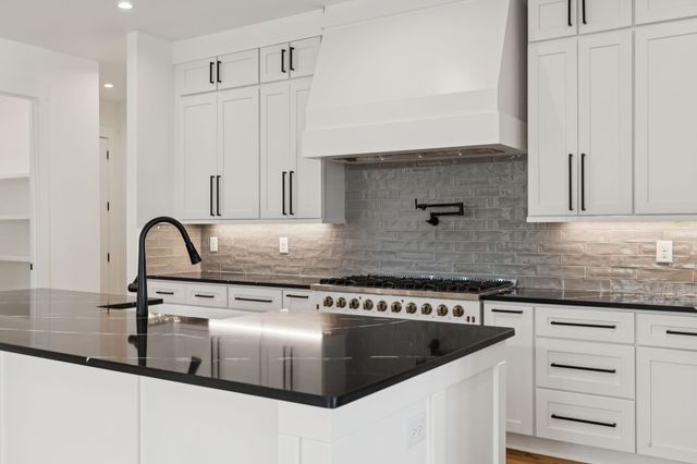 1112 Caldwell Ln, Nashville, TN 37204