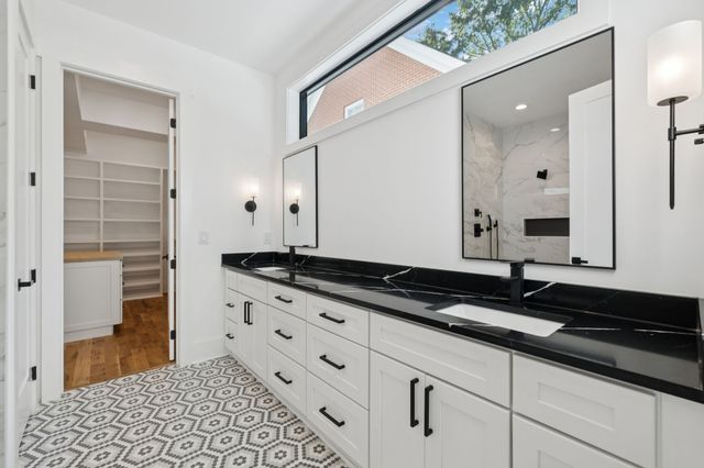 1112 Caldwell Ln, Nashville, TN 37204