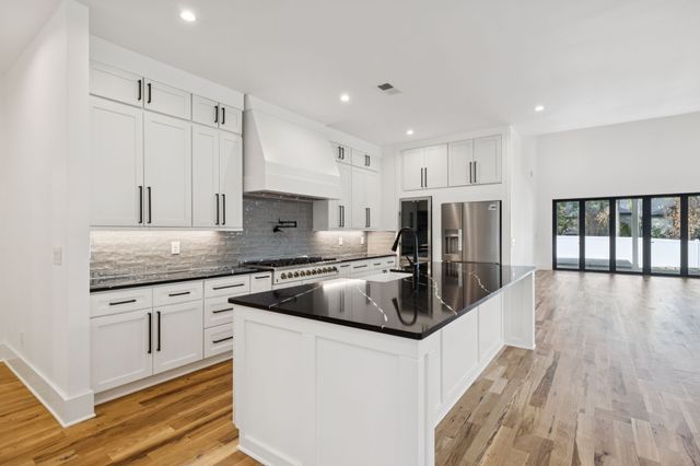 1112 Caldwell Ln, Nashville, TN 37204