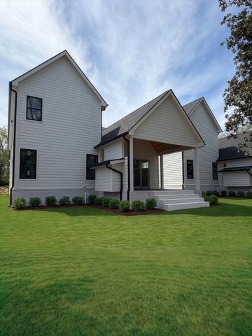 1112 Caldwell Ln, Nashville, TN 37204