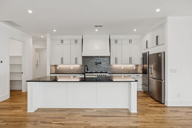 1112 Caldwell Ln, Nashville, TN 37204