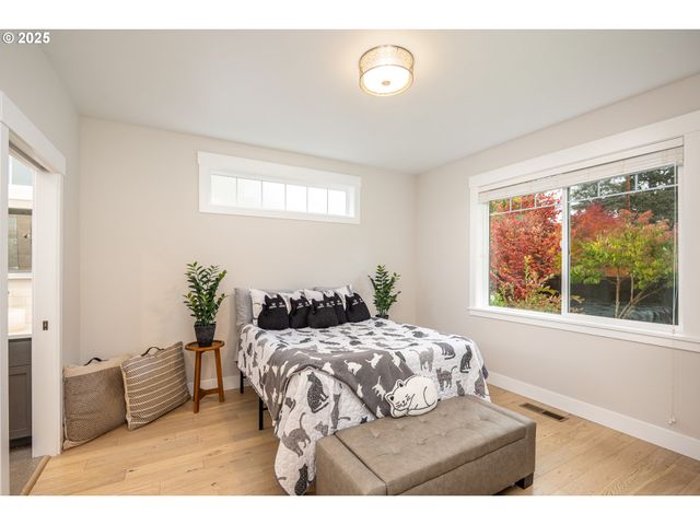 2355 PIONEER Pike, Eugene, OR 97401