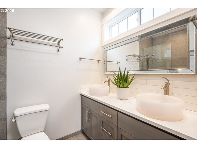 2355 PIONEER Pike, Eugene, OR 97401