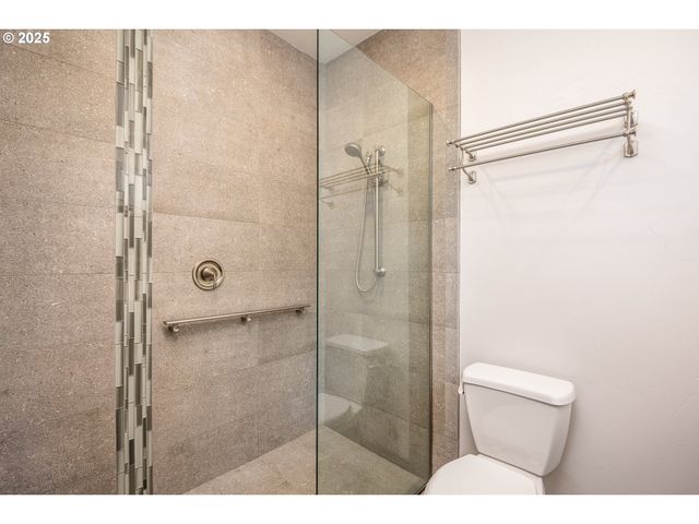 2355 PIONEER Pike, Eugene, OR 97401