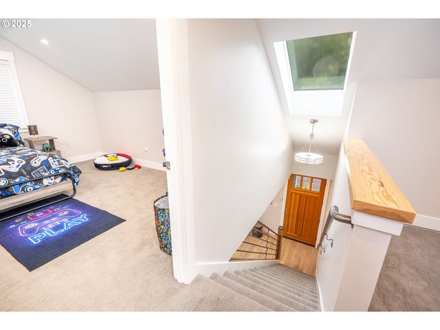 2355 PIONEER Pike, Eugene, OR 97401