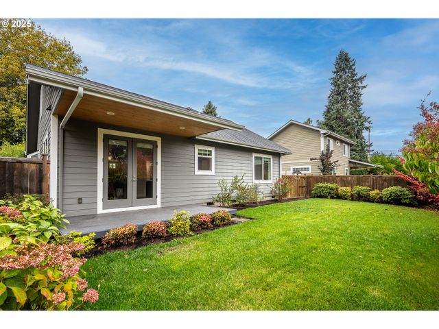 2355 PIONEER Pike, Eugene, OR 97401