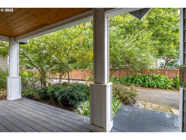 2355 PIONEER Pike, Eugene, OR 97401