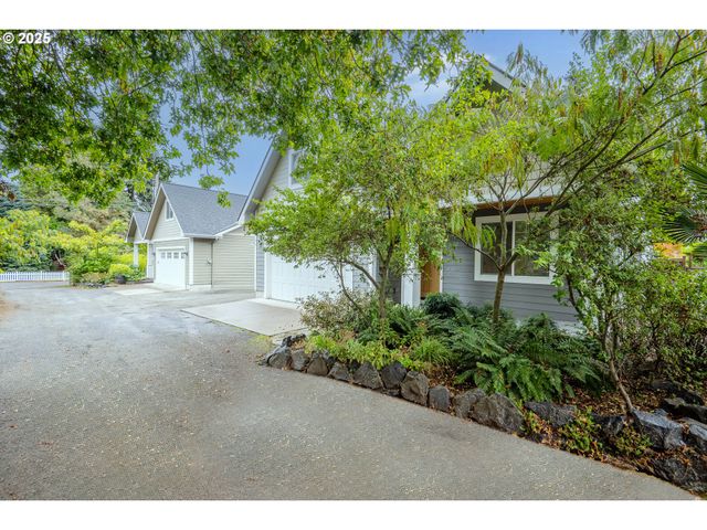 2355 PIONEER Pike, Eugene, OR 97401