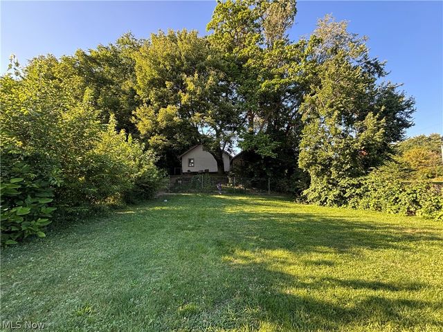 2806 3rd Street NE, Canton, OH 44704