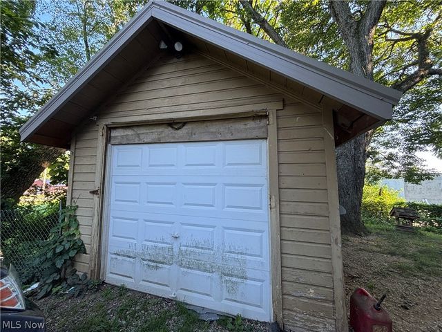 2806 3rd Street NE, Canton, OH 44704