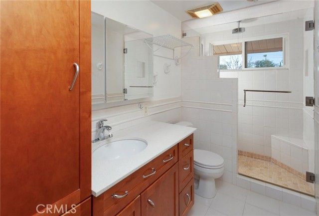 22114 Burton Street, Canoga Park (los Angeles), CA 91304