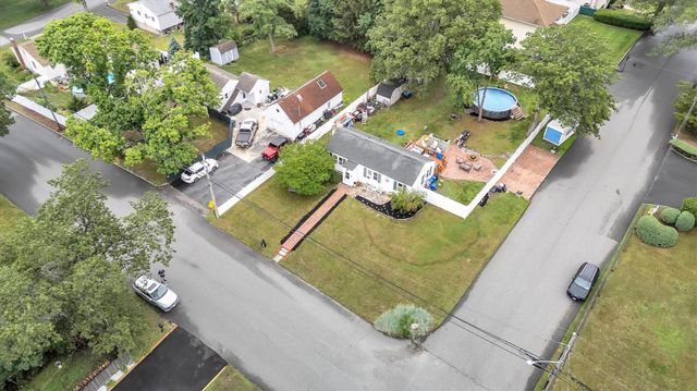 27 Lidge Drive, Farmingville, NY 11738