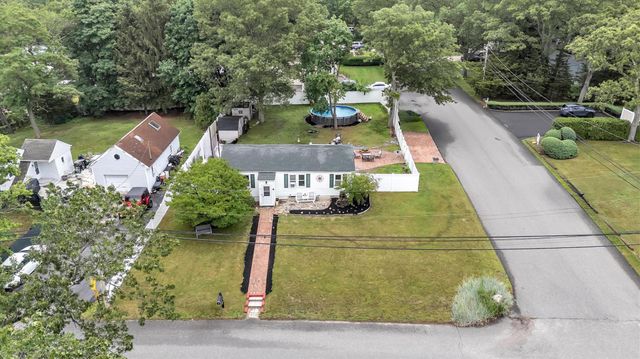 27 Lidge Drive, Farmingville, NY 11738