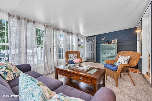 41 Mansfield Avenue, Manchester, NJ 08759