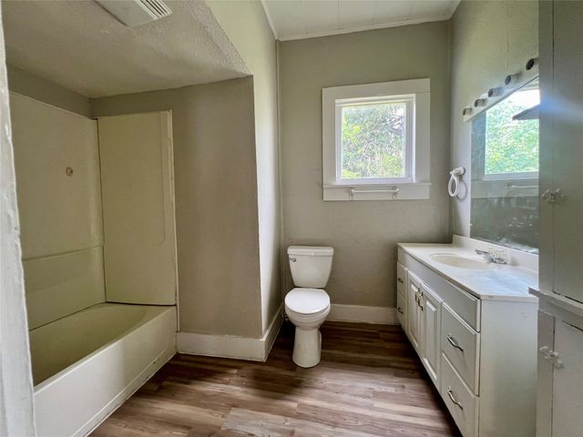 233 W Oneal Street, Wills Point, TX 75169
