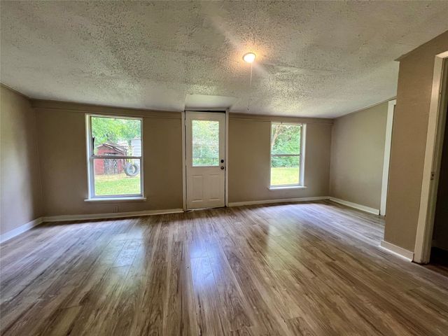233 W Oneal Street, Wills Point, TX 75169