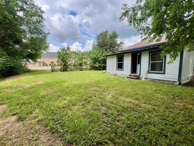 233 W Oneal Street, Wills Point, TX 75169