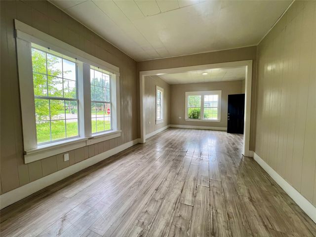 233 W Oneal Street, Wills Point, TX 75169