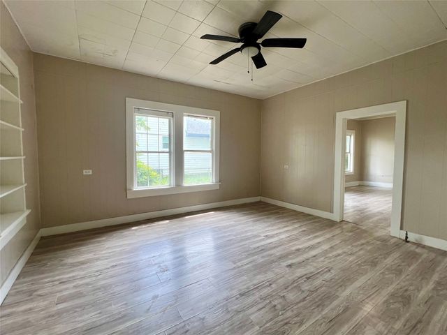 233 W Oneal Street, Wills Point, TX 75169
